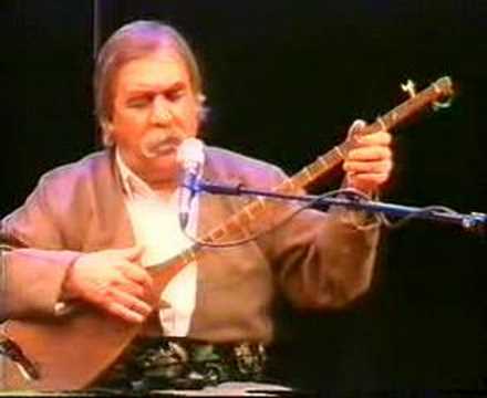 Ostad Taher Yarveysi plays on Kurdish Tanbur